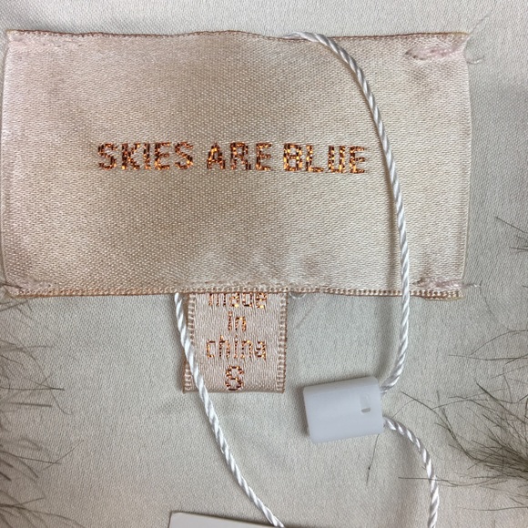 **Skies Are Blue Fur Vest. Size small. Tan white! - Picture 3 of 8